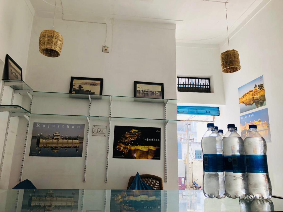 Hotel Nirvana Lakeside Udaipur Bagian luar foto