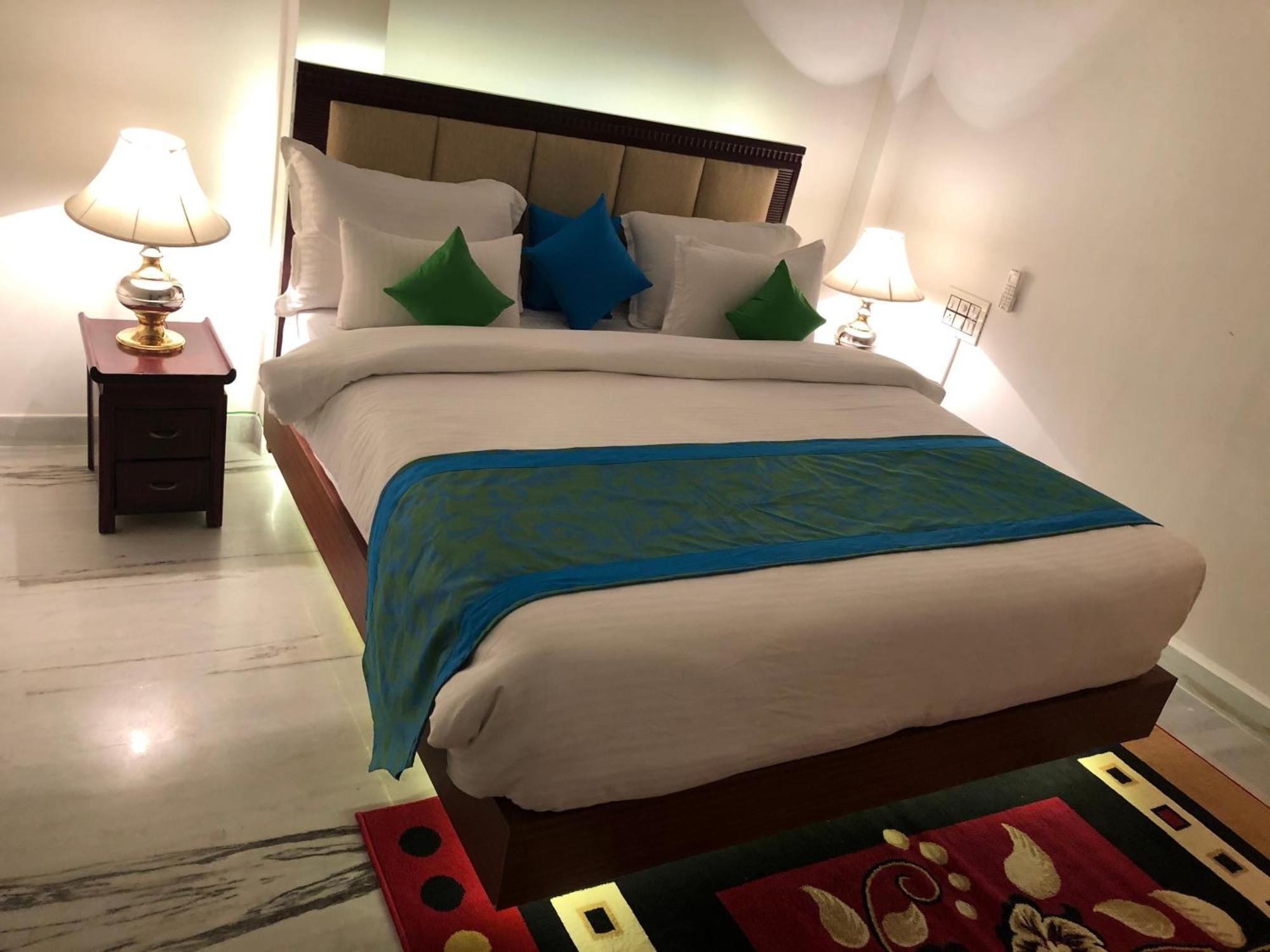 Hotel Nirvana Lakeside Udaipur Bagian luar foto