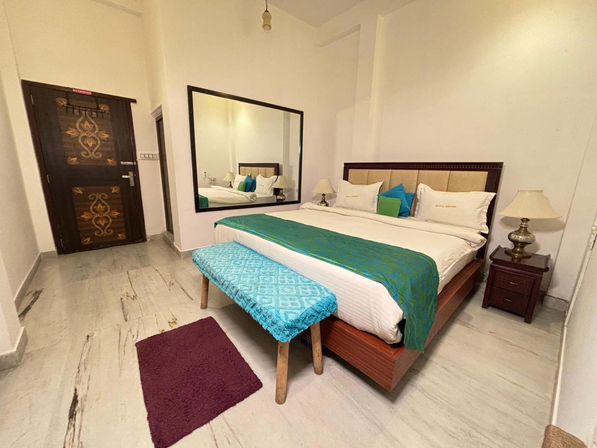 Hotel Nirvana Lakeside Udaipur Bagian luar foto